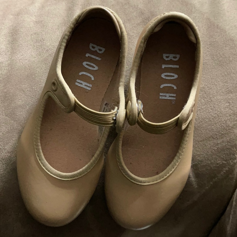 Girls tap shoes!